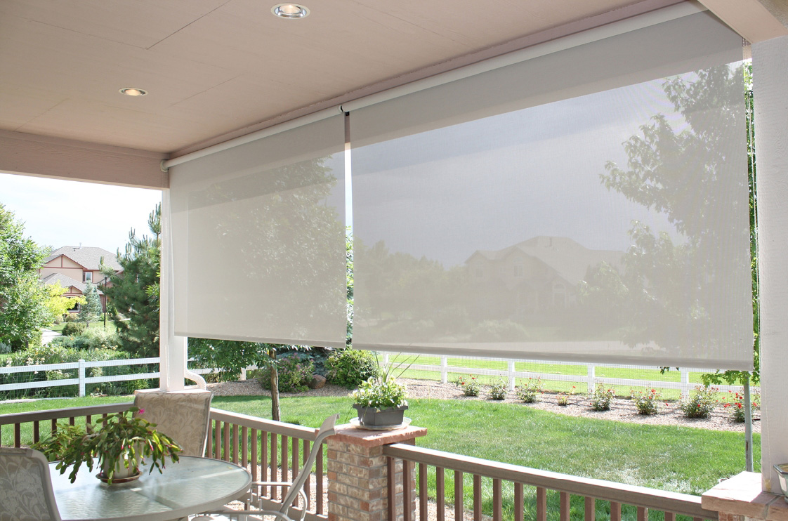 Motorized retractable outdoor screen on a patio