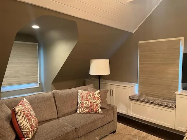 Woven grass-weave Roman shades in a Bronxville, Westchester County home